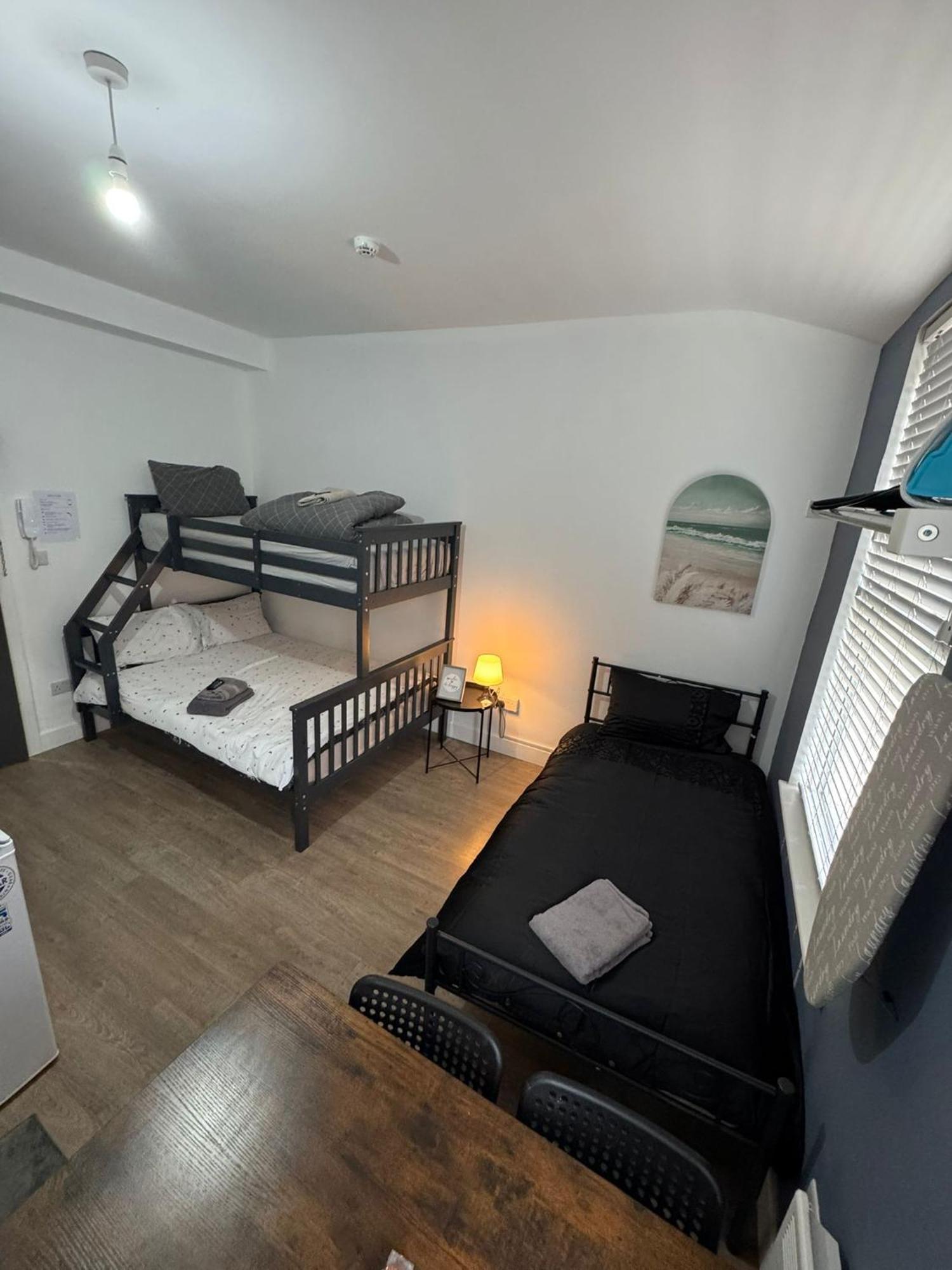 Halloway Guest Studio 54 London Room photo